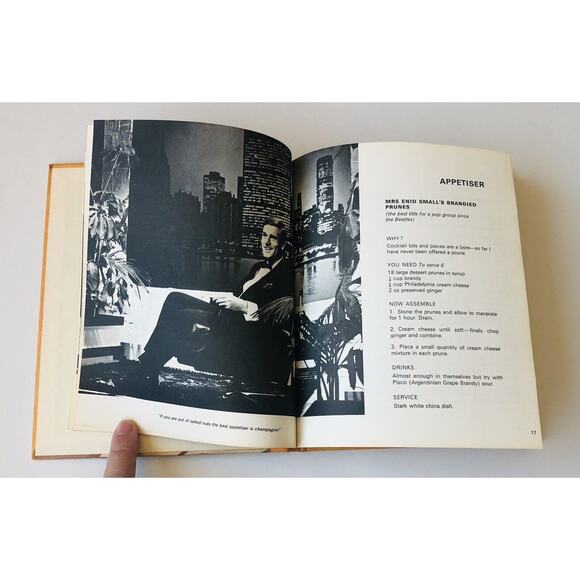 Vintage Galloping Gourmet Television HC Cookbook Volume One Graham Kerr Recipes - Picture 6 of 13